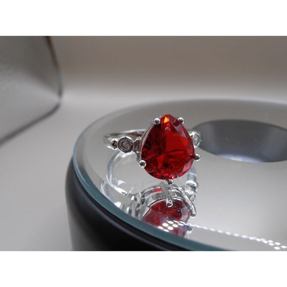 Red Teardrop Cocktail Ring Size 7.5 Silver Tone Unmarked – Bold Statement Look - Picture 4 of 5